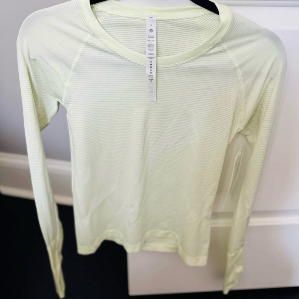 NWT Lulu Sz 6 LS Swiftly Tech